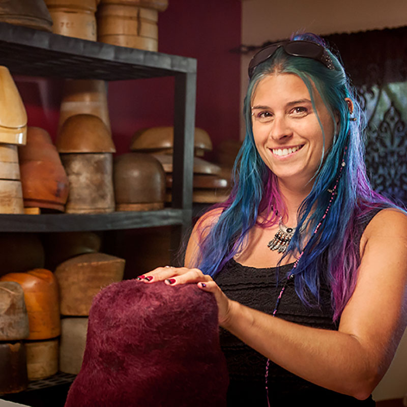 Julie Lecours, chapelière
