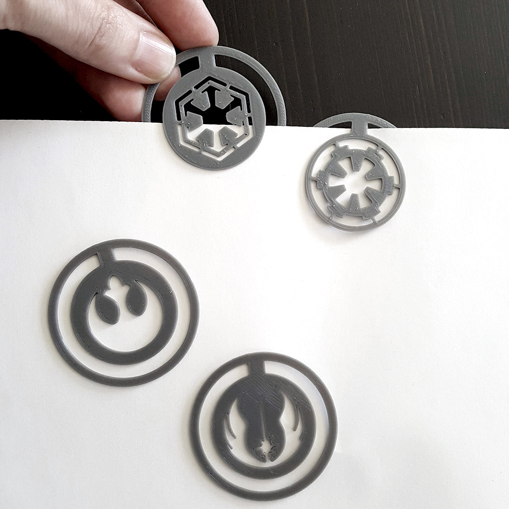 <transcy>3D file of 4 Star Wars paperclips</transcy>